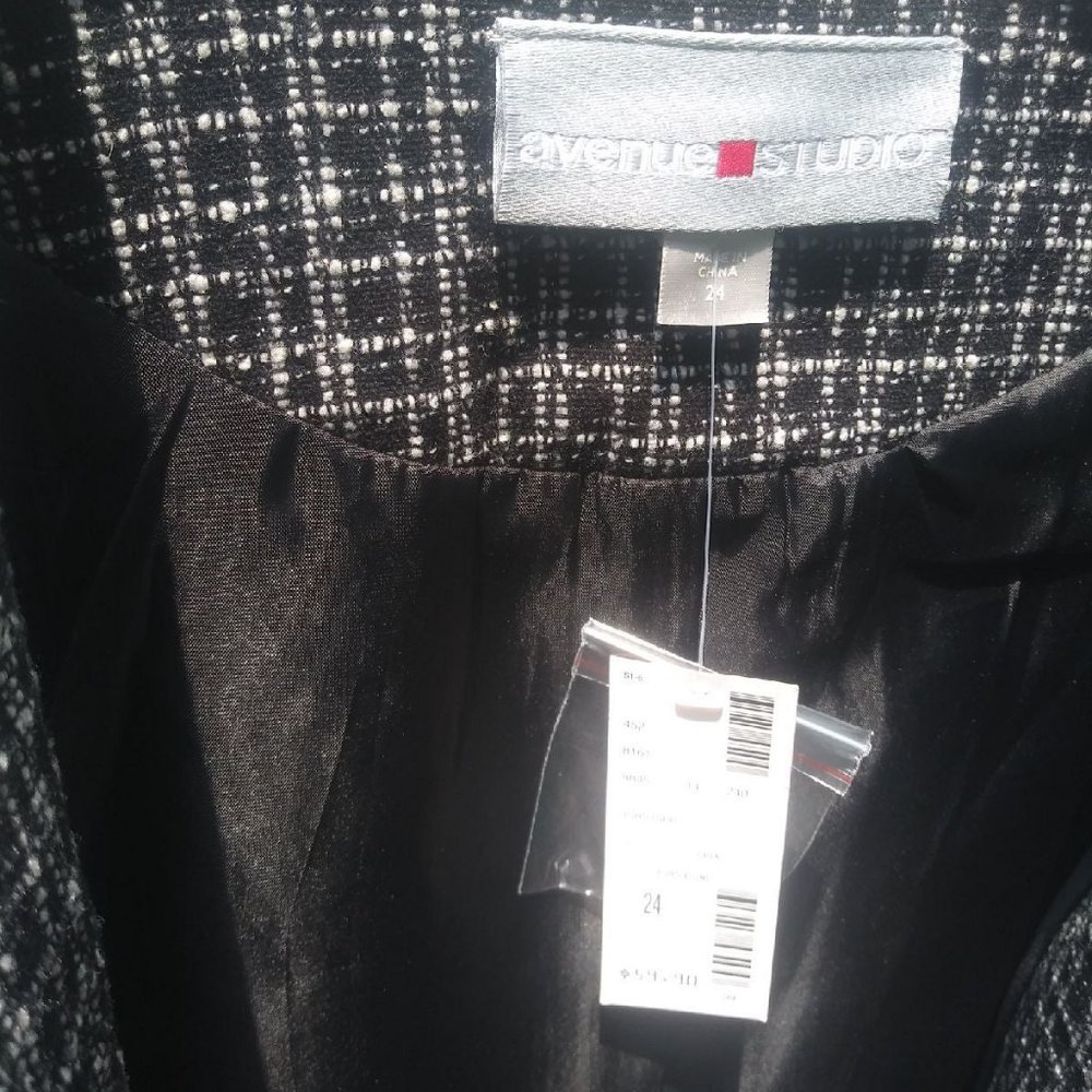 Black Avenue Women's Suit Jacket or blazer - Picture 4 of 9